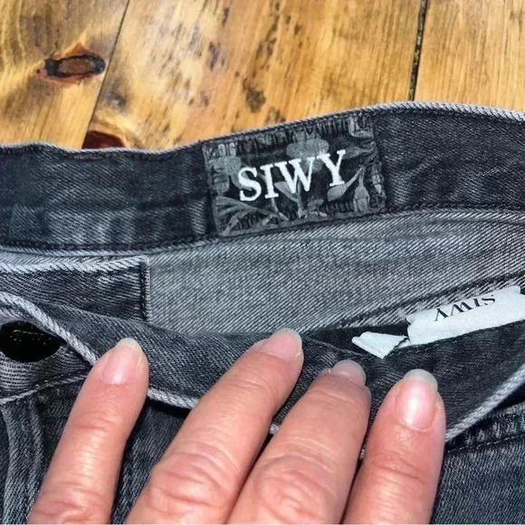 SIWY Avery hi rise black denim button fly distressed shorts - Picture 3 of 10